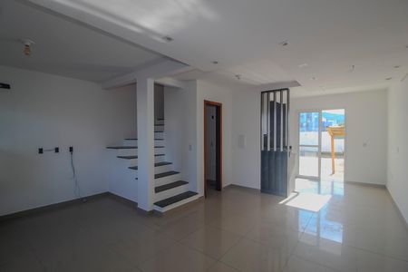 Casa para alugar com 137m², 3 quartos e 1 vaga Casa para alugar com 137m², 3 quartos e 1 vagaSala