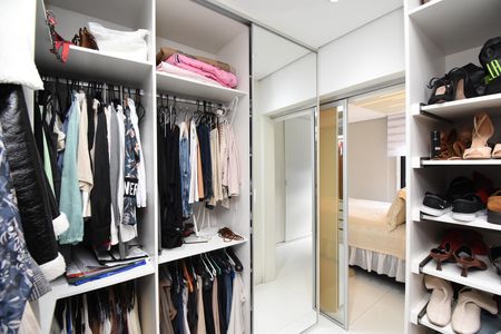 Casa de condomínio à venda com 270m², 3 quartos e 2 vagasCloset Suíte