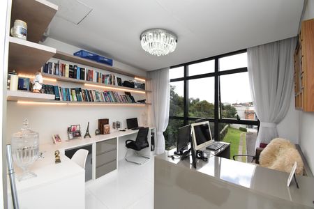 Casa de condomínio à venda com 270m², 3 quartos e 2 vagasEscritório