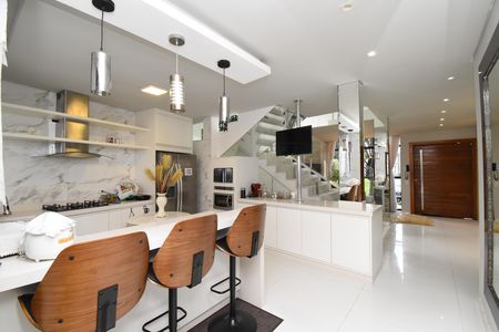 Casa de condomínio à venda com 270m², 3 quartos e 2 vagasSala