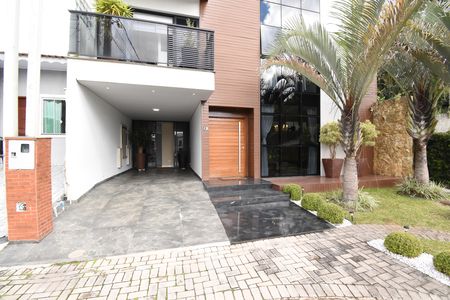 Casa de condomínio à venda com 270m², 3 quartos e 2 vagasFachada