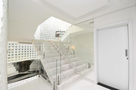 Casa de condomínio à venda com 270m², 3 quartos e 2 vagasCorredor/Escadas