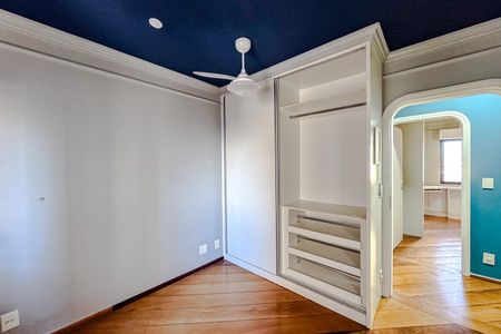 Apartamento à venda com 430m², 3 quartos e 4 vagas Apartamento à venda com 430m², 3 quartos e 4 vagasQuarto 2 - Suíte