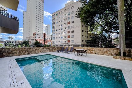 Apartamento à venda com 430m², 3 quartos e 4 vagas Apartamento à venda com 430m², 3 quartos e 4 vagasÁrea comum - Piscina