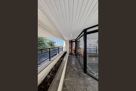 Apartamento à venda com 430m², 3 quartos e 4 vagas Apartamento à venda com 430m², 3 quartos e 4 vagasVaranda
