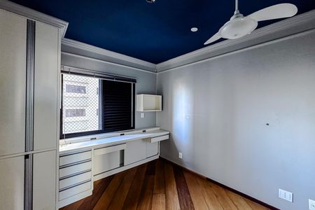 Apartamento à venda com 430m², 3 quartos e 4 vagas Apartamento à venda com 430m², 3 quartos e 4 vagasQuarto 2 - Suíte