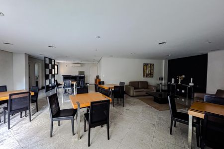 Apartamento à venda com 430m², 3 quartos e 4 vagas Apartamento à venda com 430m², 3 quartos e 4 vagasÁrea comum - Salão de festas