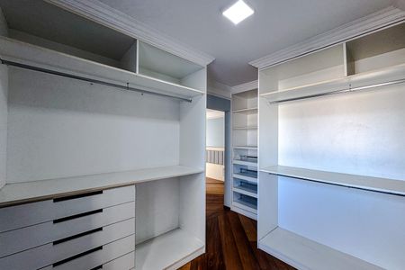 Apartamento à venda com 430m², 3 quartos e 4 vagas Apartamento à venda com 430m², 3 quartos e 4 vagasCloset da suíte 1
