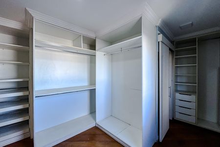 Apartamento à venda com 430m², 3 quartos e 4 vagas Apartamento à venda com 430m², 3 quartos e 4 vagasCloset da suíte 1