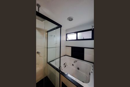 Apartamento à venda com 430m², 3 quartos e 4 vagas Apartamento à venda com 430m², 3 quartos e 4 vagasBanheiro da Suíte 1