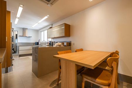 Apartamento à venda com 369m², 3 quartos e 5 vagas Apartamento à venda com 369m², 3 quartos e 5 vagasCozinha