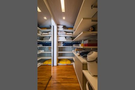 Apartamento à venda com 369m², 3 quartos e 5 vagas Apartamento à venda com 369m², 3 quartos e 5 vagasSuíte 2
