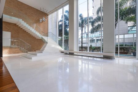 Apartamento à venda com 369m², 3 quartos e 5 vagas Apartamento à venda com 369m², 3 quartos e 5 vagasHall de entrada