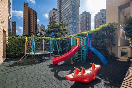 Apartamento à venda com 369m², 3 quartos e 5 vagas Apartamento à venda com 369m², 3 quartos e 5 vagasPlayground