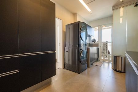 Apartamento à venda com 369m², 3 quartos e 5 vagas Apartamento à venda com 369m², 3 quartos e 5 vagasÁrea de Serviço