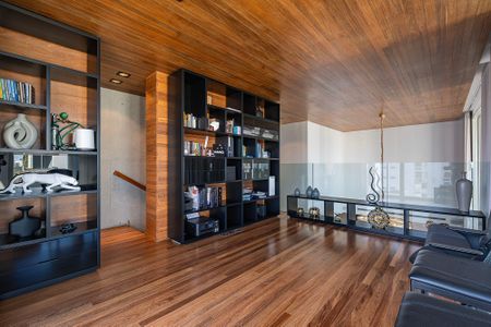 Apartamento à venda com 369m², 3 quartos e 5 vagas Apartamento à venda com 369m², 3 quartos e 5 vagasSala - Mezanino