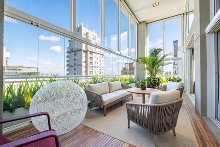 Apartamento à venda com 369m², 3 quartos e 5 vagas Apartamento à venda com 369m², 3 quartos e 5 vagasVaranda