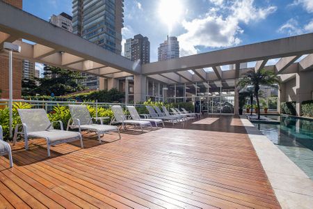 Apartamento à venda com 369m², 3 quartos e 5 vagas Apartamento à venda com 369m², 3 quartos e 5 vagasDeck