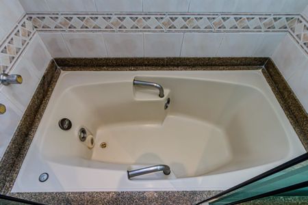 Apartamento para alugar com 168m², 4 quartos e 3 vagas Apartamento para alugar com 168m², 4 quartos e 3 vagasSuite 01 - Banheiro
