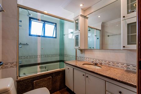 Apartamento para alugar com 168m², 4 quartos e 3 vagas Apartamento para alugar com 168m², 4 quartos e 3 vagasSuite 01 - Banheiro