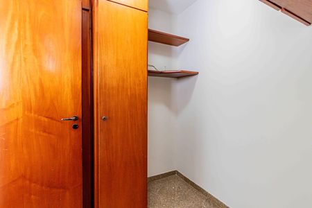 Apartamento para alugar com 168m², 4 quartos e 3 vagas Apartamento para alugar com 168m², 4 quartos e 3 vagasQuarto de serviço