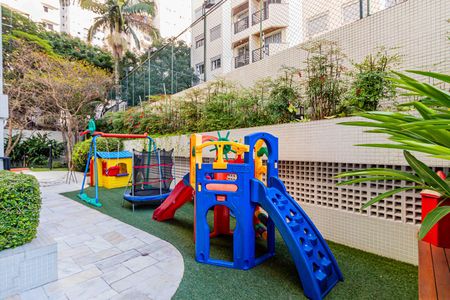 Apartamento para alugar com 168m², 4 quartos e 3 vagas Apartamento para alugar com 168m², 4 quartos e 3 vagasÁrea comum - Playground