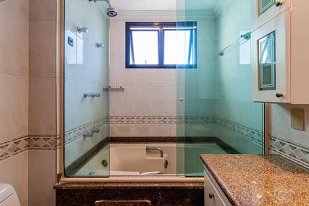 Apartamento para alugar com 168m², 4 quartos e 3 vagas Apartamento para alugar com 168m², 4 quartos e 3 vagasSuite 01 - Banheiro