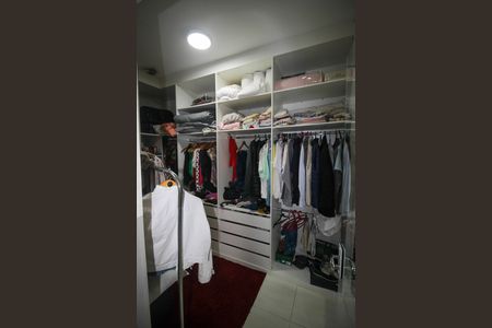 Casa de condomínio para alugar com 230m², 3 quartos e 4 vagas