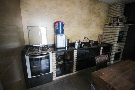 Casa de condomínio para alugar com 230m², 3 quartos e 4 vagas