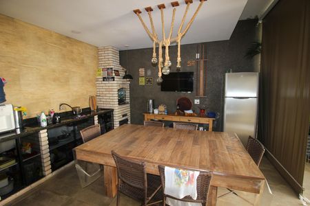 Casa de condomínio para alugar com 230m², 3 quartos e 4 vagas