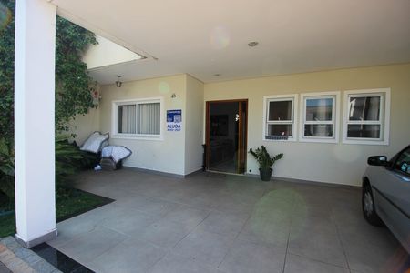 Casa de condomínio para alugar com 230m², 3 quartos e 4 vagas