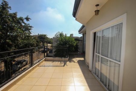 Casa de condomínio para alugar com 230m², 3 quartos e 4 vagas