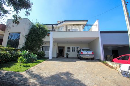 Casa de condomínio para alugar com 230m², 3 quartos e 4 vagas
