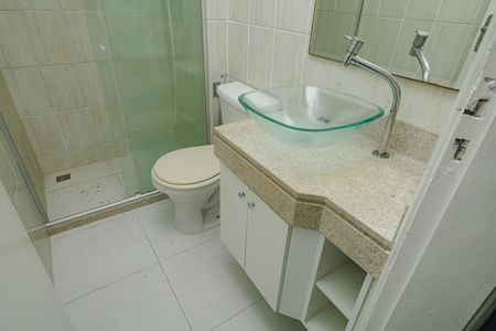 Casa de condomínio à venda com 70m², 2 quartos e 1 vaga Casa de condomínio à venda com 70m², 2 quartos e 1 vagaBanheiro social