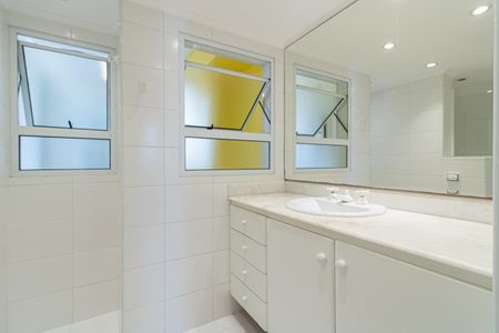 Apartamento para alugar com 90m², 1 quarto e 1 vaga Apartamento para alugar com 90m², 1 quarto e 1 vagaBanheiro da Suíte
