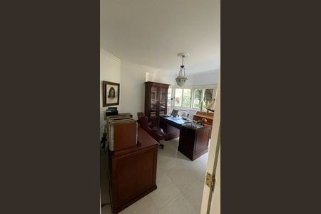 Casa de condomínio para alugar com 400m², 4 quartos e 4 vagasSala