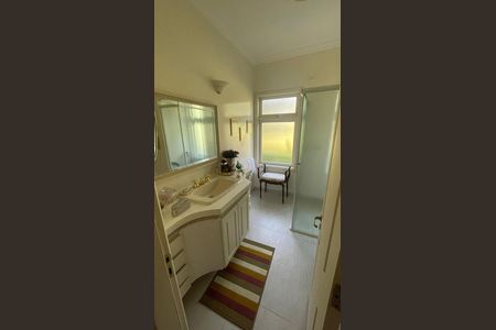 Casa de condomínio para alugar com 400m², 4 quartos e 4 vagasBanheiro
