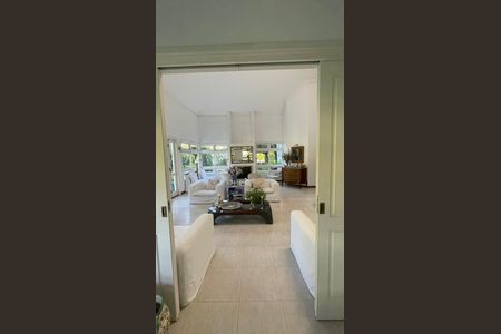 Casa de condomínio para alugar com 400m², 4 quartos e 4 vagasSala