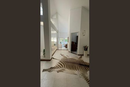 Casa de condomínio para alugar com 400m², 4 quartos e 4 vagasSala