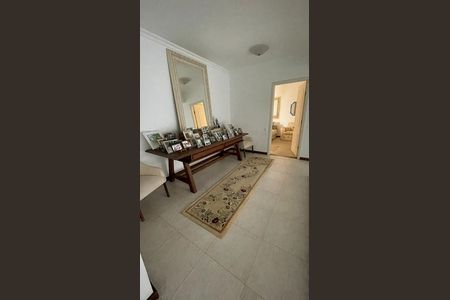 Casa de condomínio para alugar com 400m², 4 quartos e 4 vagasSala