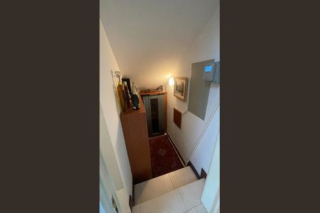 Casa de condomínio para alugar com 400m², 4 quartos e 4 vagasAdega