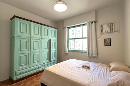 Apartamento para alugar com 144m², 3 quartos e sem vaga