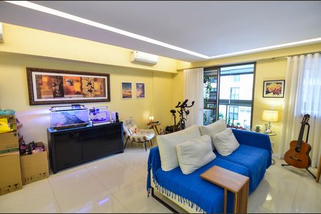 Apartamento à venda com 116m², 3 quartos e 2 vagas Apartamento à venda com 116m², 3 quartos e 2 vagasSala