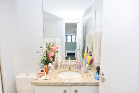Apartamento à venda com 116m², 3 quartos e 2 vagas Apartamento à venda com 116m², 3 quartos e 2 vagasBanheiro da Suíte