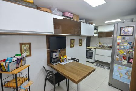 Apartamento à venda com 116m², 3 quartos e 2 vagas Apartamento à venda com 116m², 3 quartos e 2 vagasCozinha