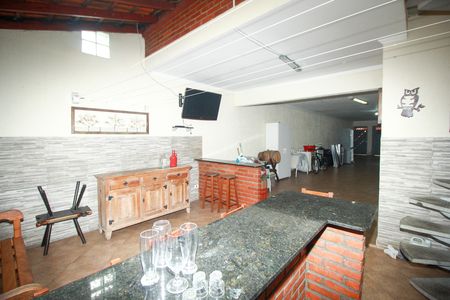 Casa à venda com 231m², 3 quartos e 5 vagas Casa à venda com 231m², 3 quartos e 5 vagasEspaço Gourmet