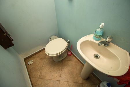 Casa à venda com 231m², 3 quartos e 5 vagas Casa à venda com 231m², 3 quartos e 5 vagasLavabo 2