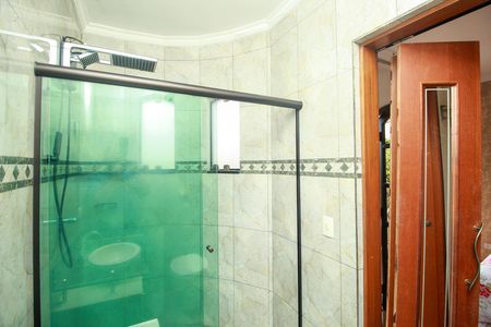 Casa à venda com 231m², 3 quartos e 5 vagas Casa à venda com 231m², 3 quartos e 5 vagasBanheiro da Suíte 1