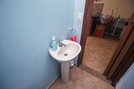 Casa à venda com 231m², 3 quartos e 5 vagas Casa à venda com 231m², 3 quartos e 5 vagasLavabo 2
