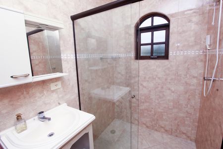 Casa à venda com 231m², 3 quartos e 5 vagas Casa à venda com 231m², 3 quartos e 5 vagasBanheiro da Suíte 2